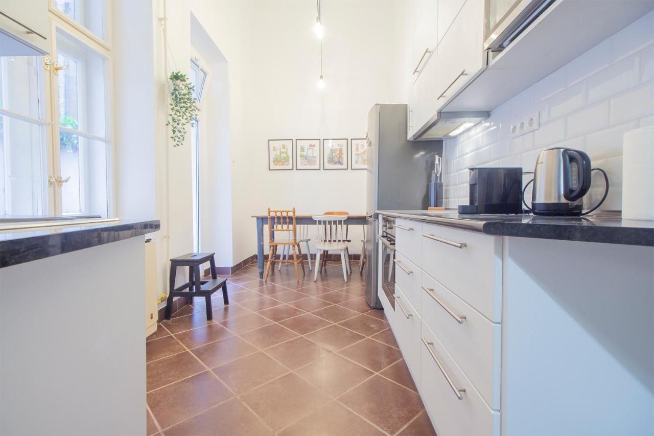 Industrial Double Loft Apartment Budapest Exterior photo