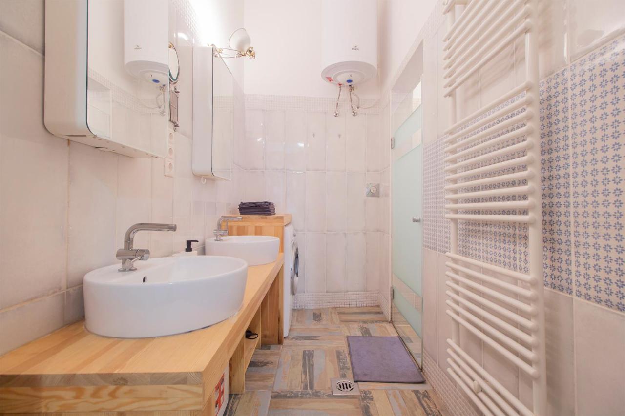 Industrial Double Loft Apartment Budapest Exterior photo